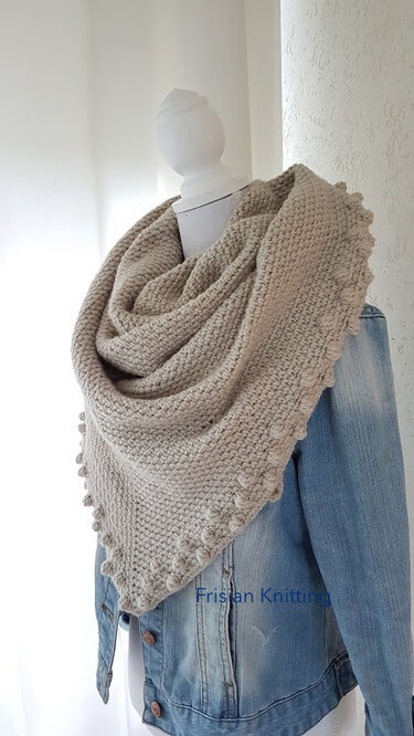 Crochet Pattern Bubble Shawl //