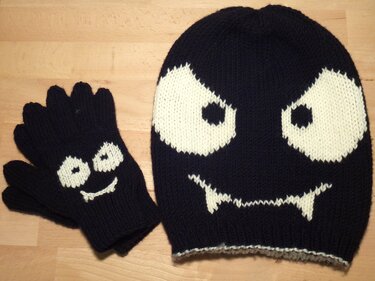 Strickanleitung für Wendemütze und Fingerhandschuhe „Fledermaus“ für Kinder – Kopfumfang ca. 50cm (3 - 5 Jahre)