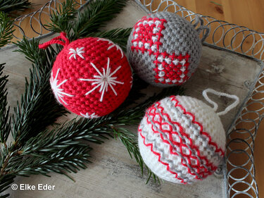Christbaumkugeln, Weihnachtskugeln bestickt mit 3 Motiven - Häkelanleitung