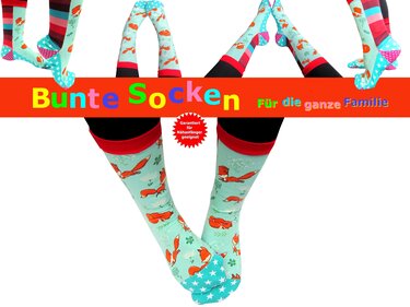 Mehrere bunte Socken mit Fuchs-, Stern- und Streifenmustern.