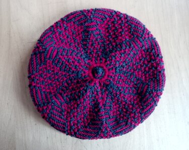 Baskenmütze im Mosaikmuster - Stricken