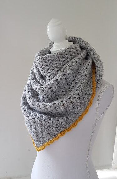 Pattern triangle shawl - Crochet