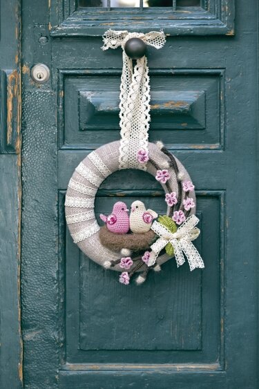 Türkranz aus Wolle mit gehäkeltem Vogelpärchen - Häkeln