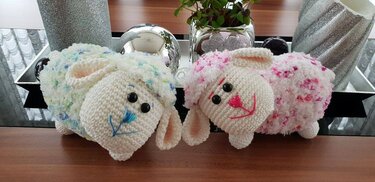 Häkelanleitung Blumenstecker Lämmchen