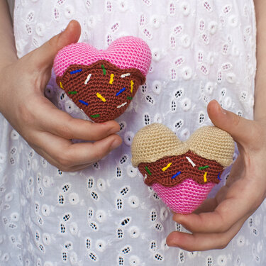 Amigurumi pattern for an ice cream heart souvenir. Valentine's Day gift - Crochet