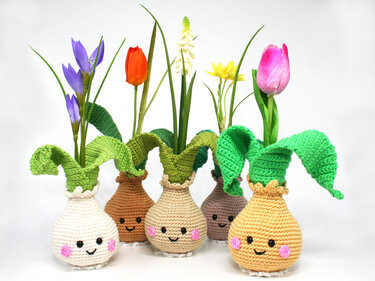 Little Flower Bulb Vase - cute Spring/Easter Docoration - Crochet Pattern