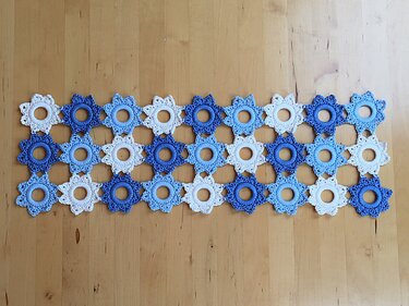 Häkelanleitung Tischläufer "Blüten"