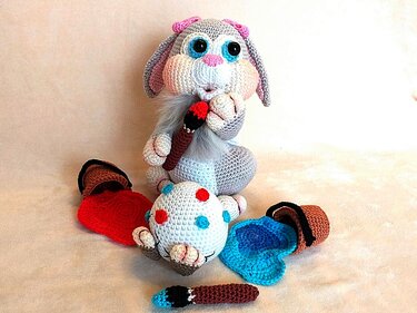Crochet Pattern "Babsi" and the faulty Easter egg