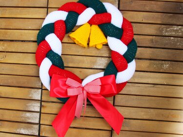 Door Wreath Christmas, Something Different - Crochet Pattern