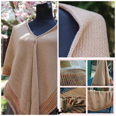 Beiges Dreieckstuch im Poncho‑Stil mit mehrfarbigem Saum auf Schaufensterpuppe