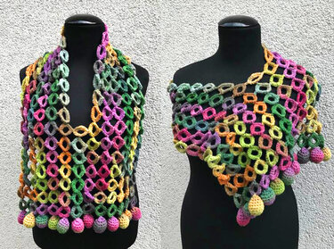 Halsobjekt "Christako" mit gehäkelten Kugeln - Häkeln