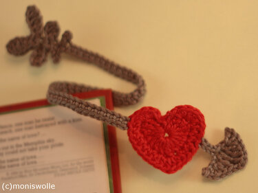 Crochet-Bookmark with heart "Cupid's Arrow"