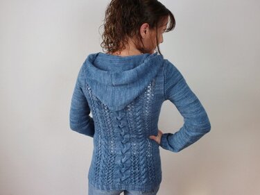 Strickanleitung Jacke "Cozy Cables"