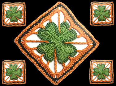 Quadratische Häkelapplikation mit grünem Kleeblatt und orange‑schwarzem Rand