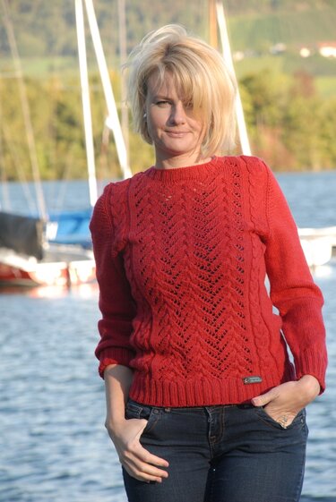 Damen Pullover mit Zopfmuster vorne, am Stück gestrickt. - Stricken