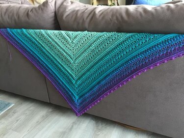 Abwechslungsreiches Dreieckstuch "SisMix" - Häkeln