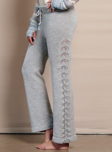 Gestrickte hellgraue Damenhose mit seitlichem Ajourmuster und Kordelzugbund