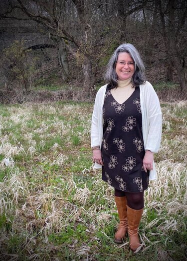 PDF-Schnittmuster Latzkleid Kendra – Feminines Design mit V-Ausschnitt - Nähen