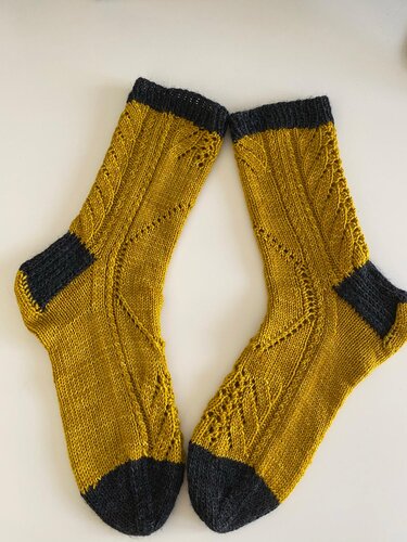 Knitting Pattern "Golden Spiral Socks"
