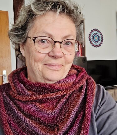 Gestrickter Loop Beerentraum - Bild 3