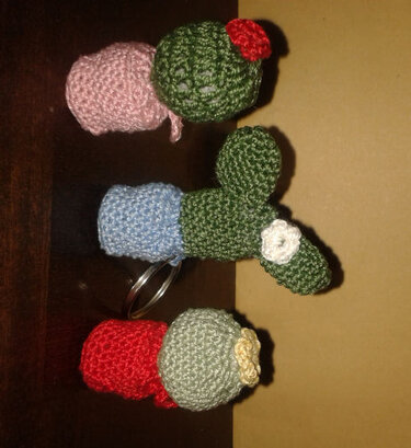 Schlüsselanhänger Minikakteen - Häkeln