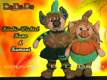 Zwei gehäkelte Amigurumi-Kürbis-Wichtel Kuno und Kumani in Orange und Grün mit Garnhaar
