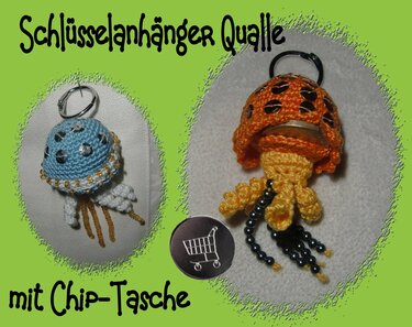 Zwei gehäkelte Quallen-Schlüsselanhänger (blau und orange) mit integriertem Fach für Einkaufswagenchip