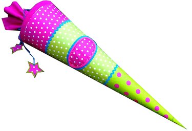 konische Stoff-Schultüte in Grün und Pink mit Punkten, ovalem Namensfeld und Sternanhängern