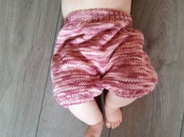 Süße Pumphose für Babys und Kleinkinder in 3 Größen (6 - 9 - 12 Monate) - Stricken