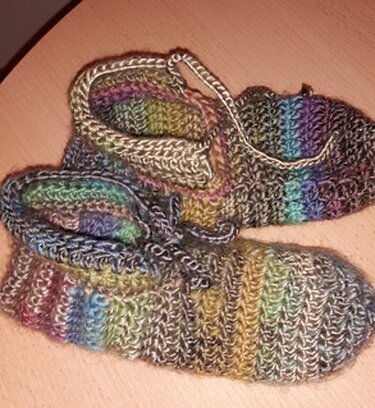 Hausschuhe - Puschen in Größe 38/39 einfach und schnell gehäkelt  - Häkeln