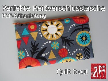 Flaches rechteckiges Etui mit geometrischem Druck und orangefarbenem Reißverschluss auf hellem Untergrund
