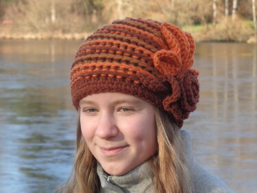 Mütze, Häkelmütze, Blumenmütze - Bild 5