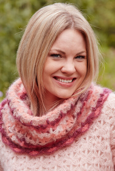 Flauschiger Pulli mit Loop im Muschelmuster gehäkelt - Bild 3