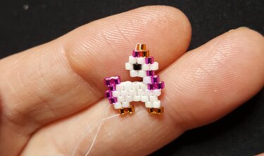 zuckersüße Mini Einhorn Charms / Anhänger aus Perlen - Basteln