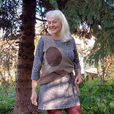 Alcea times a somewhat different vest - Sewing