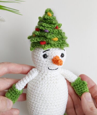Crochet Christmas tree amigurumi pattern, easy crochet holiday decor