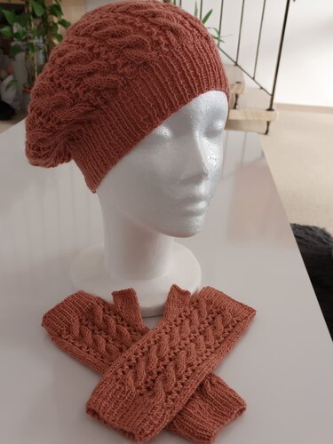 Strickanleitung für die Mütze und Armstulpen "Emilia"