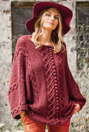 Strickanleitung: Bordeauxfarbener Ponchopulli mit Perlmuster und Zöpfen - Bild 2
