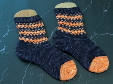 Strickanleitung Sockenmuster mit Hebemaschen "Boreas"