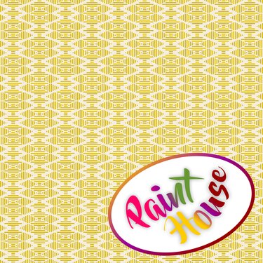 Nahtloses gelb-weißes geometrisches Muster aus parallel verlaufenden Linien mit ovalem Etikett und buntem Schriftzug unten rechts