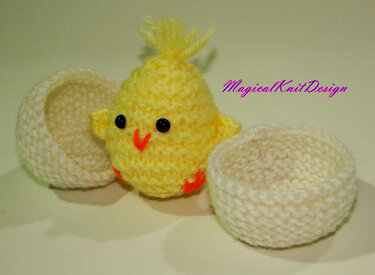 Kiki and his eggshell Easter chick and egg knitting pattern