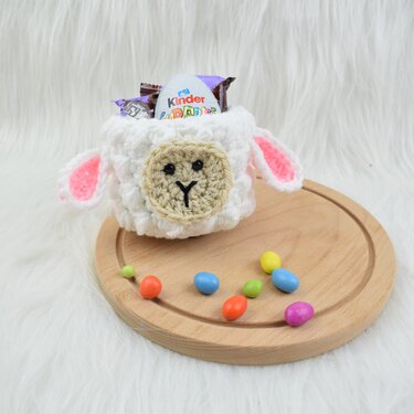 Crochet Easter mini basket for candies- mini chicken and sheep basket