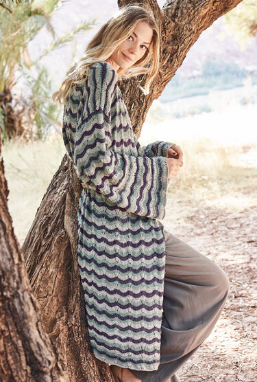 Strickanleitung: Leichter Leinenmantel im Pfauenmuster