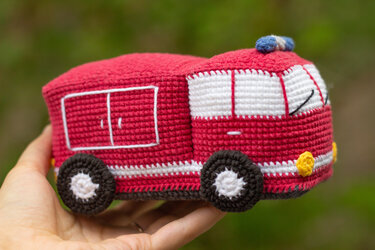 Amigurumi fire truck crochet pattern, PDF in English