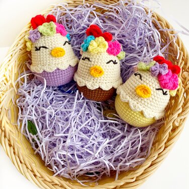 Pattern Crochet Chicken Easter Egg.
