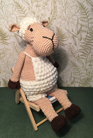 Häkelanleitung für die Spieluhr Simon - das kuschelige Schäfchen