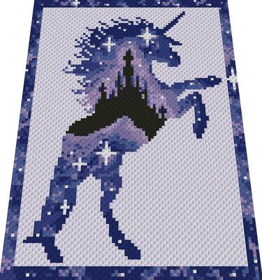 Pixelhäkeldecke mit aufbäumendem Einhorn in Blau- und Lilatönen, mit Sternakzenten und schwarzer Schloss-Silhouette