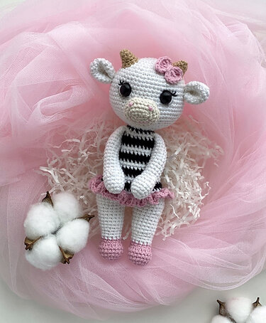 Stuffed crochet animal Cow easy to follow Amigurumi Pattern (PDF file)