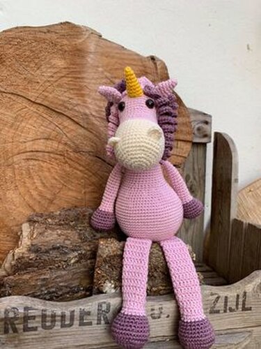 Häkelanleitung für die Spieluhr Elena das kunterbunte Einhorn