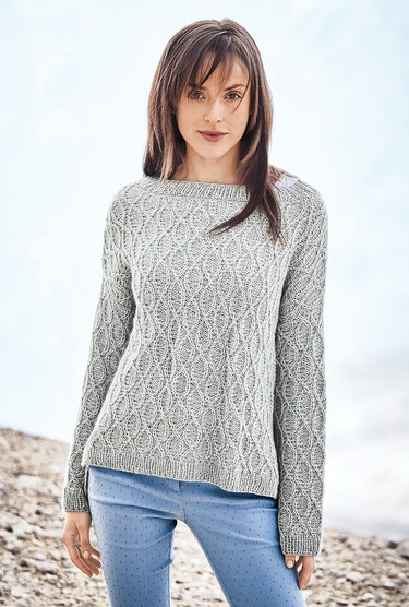 Strickanleitung: Pulli mit Hebemaschenzöpfen in Hellblau meliert - Bild 3